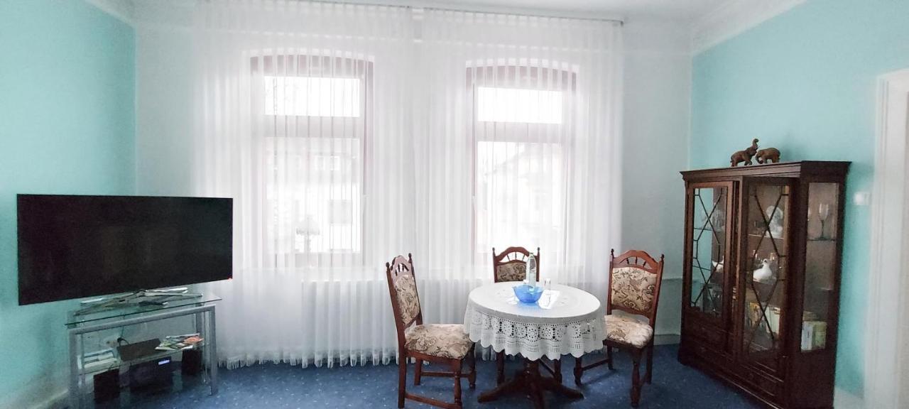 Ferienwohnungen Parkschloesschen บัดเพอร์ทอนท์ ภายนอก รูปภาพ